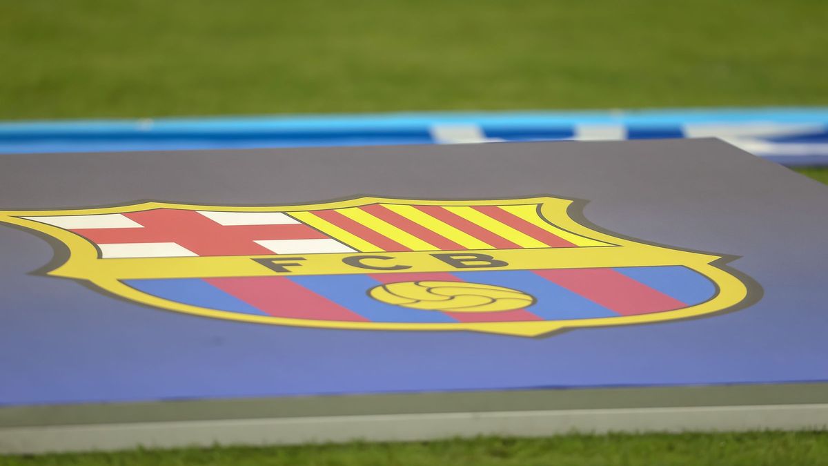 Getty Images / DeFodi Images  / Na zdjęciu: herb FC Barcelony