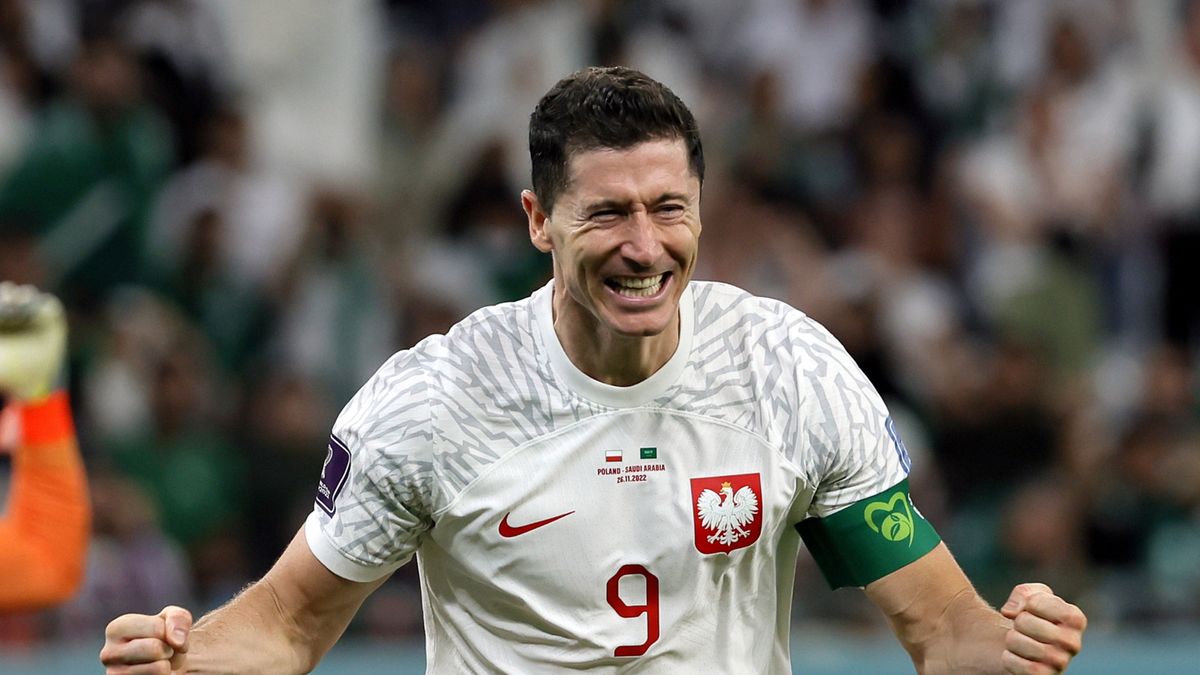 PAP/EPA / Ronald Wittek  / Na zdjęciu: Robert Lewandowski