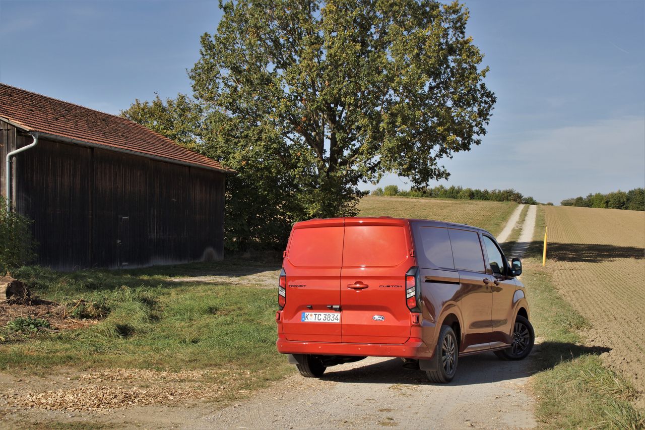 Ford Tourneo Custom 2023 