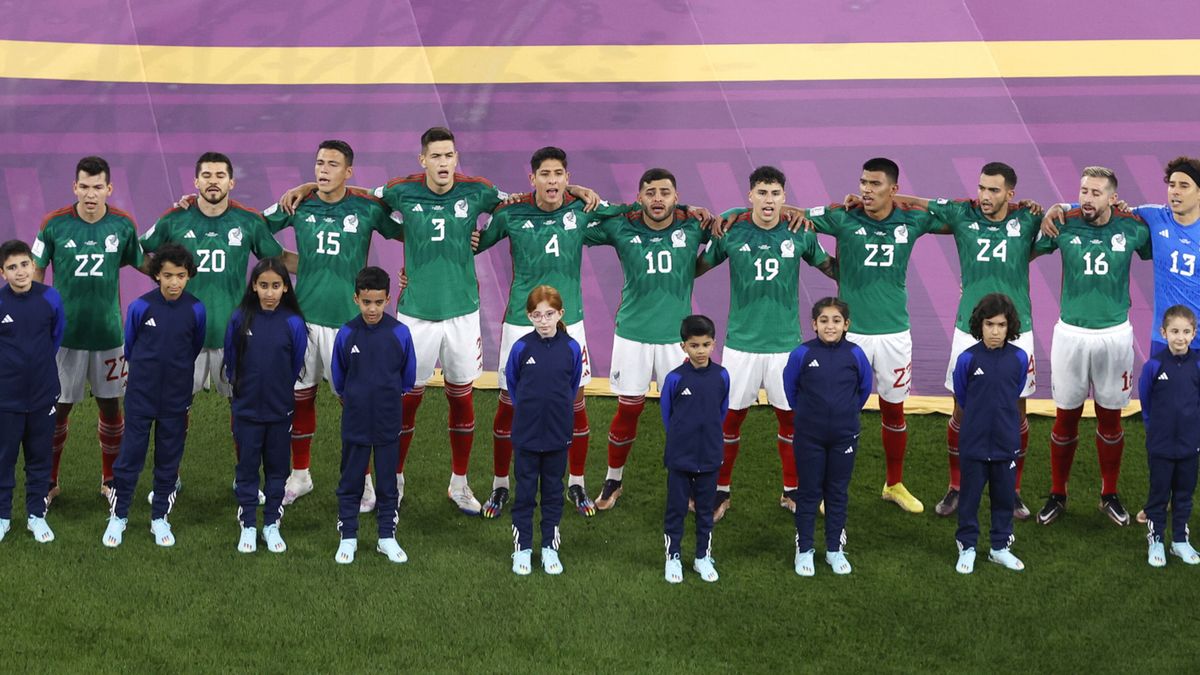 Zdjęcie okładkowe artykułu: PAP/EPA / Rungroj Yongrit / Na zdjęciu: piłkarze reprezentacji Meksyku
