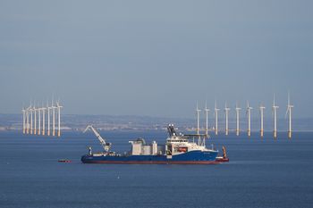 Energia słoneczna z kosmosu trafi do farm wiatrowych? To dobry pomysł