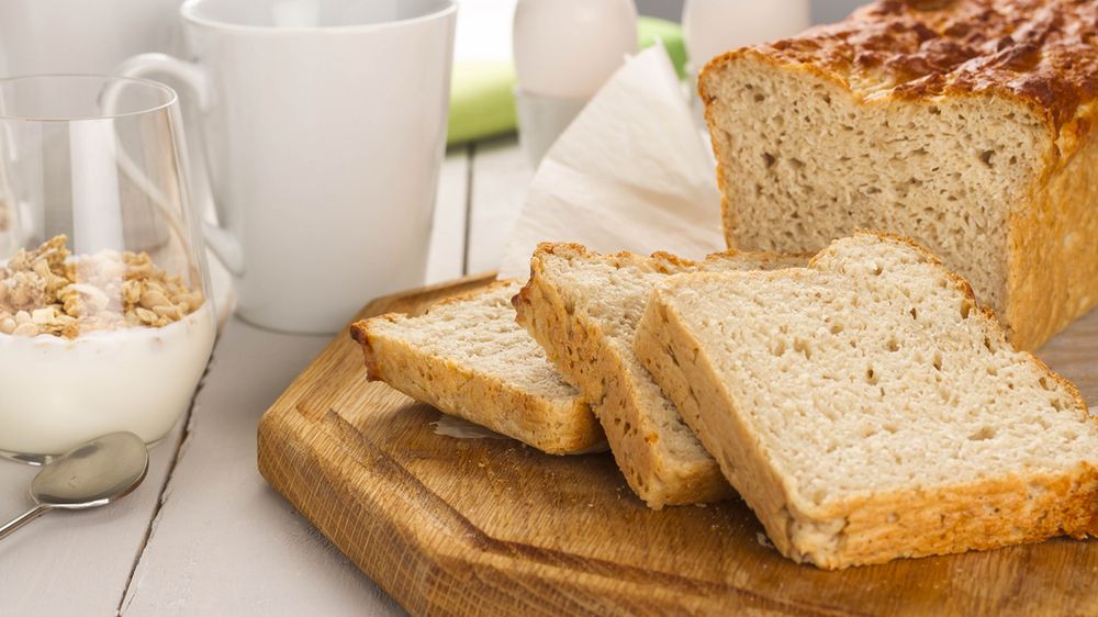 Bezglutenowy chleb pełnoziarnisty ze skrobi z tapioki i mąki z ryżu brązowego