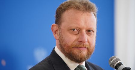 Łukasz Szumowski:  "Jesienią czeka nas pilnowanie dystansu, noszenie maseczek i powrót do rozsądku"
