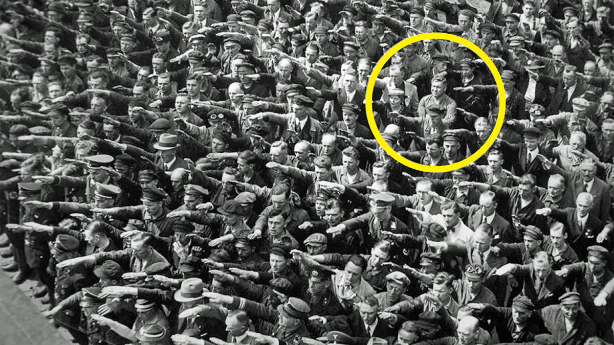 Odwaga czy szaleństwo? To zdjęcie buntownika wzbudziło kontrowersje na świecie 1