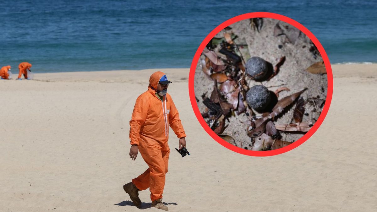 Czarne kulki na plaży w Australii