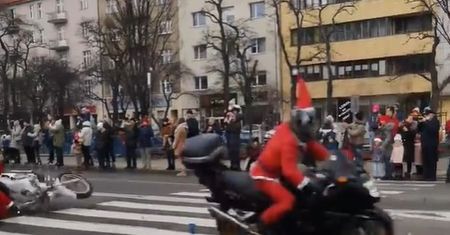 Wypadek w Gdyni. Motocyklista wjechał w tłum. Jedna osoba została ranna