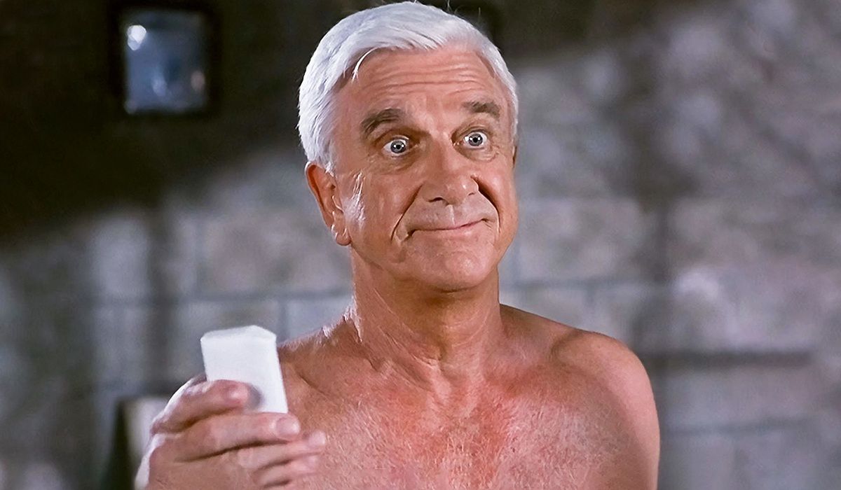 Leslie Nielsen w "Nagiej broni"