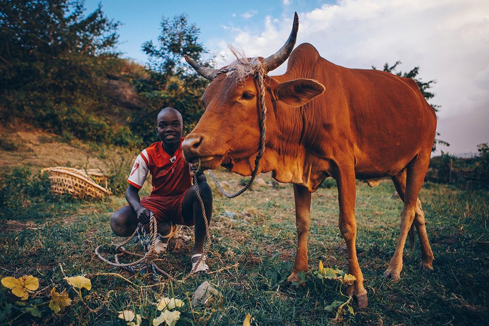 Bruno Roseti odwiedził i sfotografował fascynujące życie plemienia Luo 12