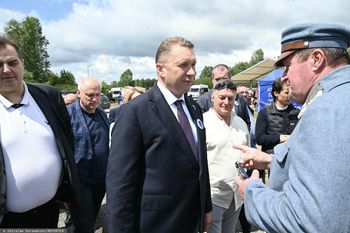 Kierownictwo PiS zebrało się na Nowogrodzkiej. W tle sprawa Czarnka