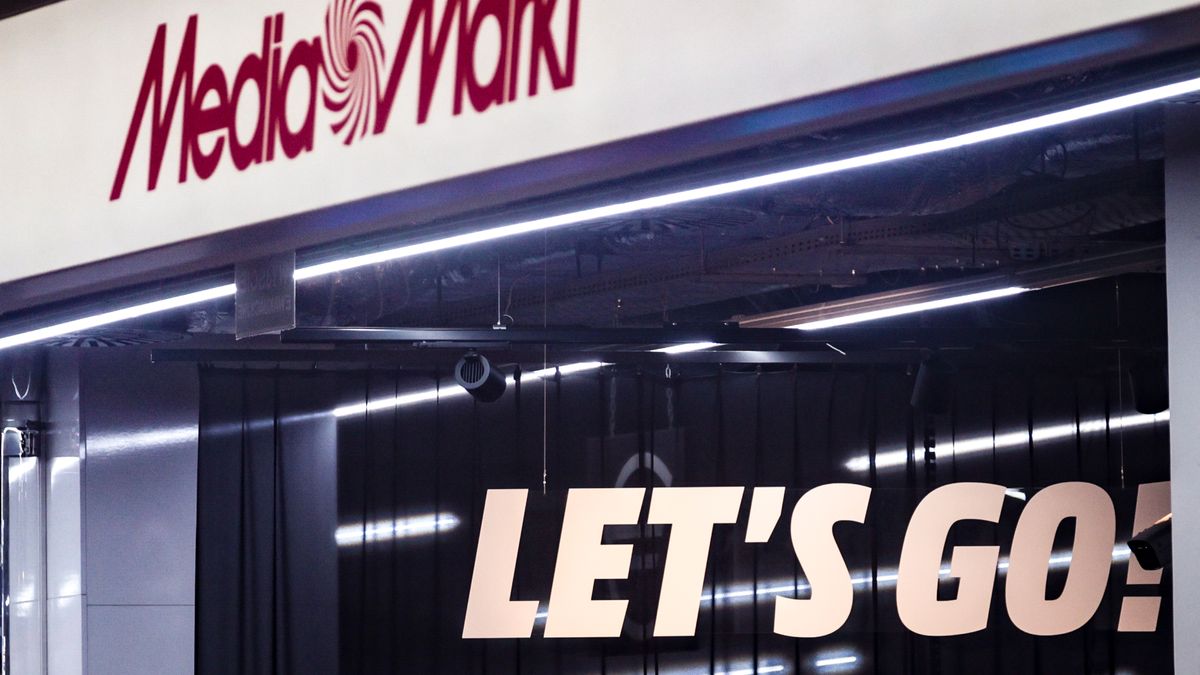 Consumers walk in front of Media Markt shop in Galeria Krakowska shopping mall in central Krakow, Poland on October 15, 2025. Poland's economy grows and the inflation is expected to slow down to its standard level this year. (Photo by Dominika Zarzycka/NurPhoto via Getty Images)