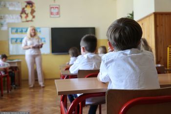 Pijana nauczycielka zajmowała się uczniami. Ujawniono, co jej grozi
