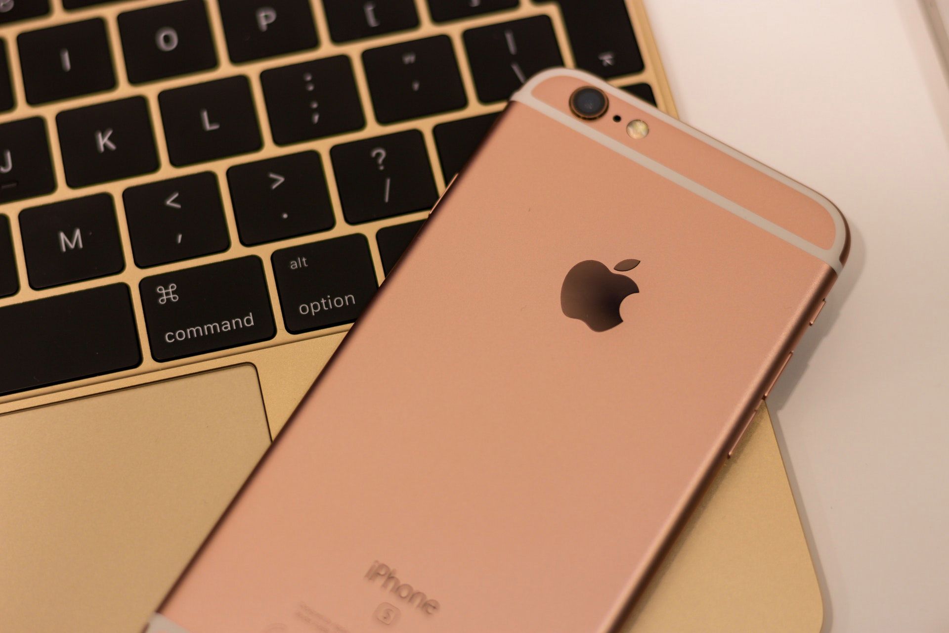 Wada fabryczna iPhone'a 6s i 6s Plus. Apple uruchamia akcję naprawczą 1