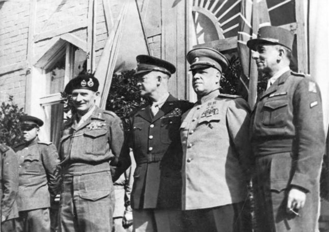 Dowódcy zwycięskich mocarstw, okupujących Niemcy po II wojnie światowej: Bernard Montgomery, Dwight D. Eisenhower, Gieorgij Żukow i Jean de Lattre de Tassigny