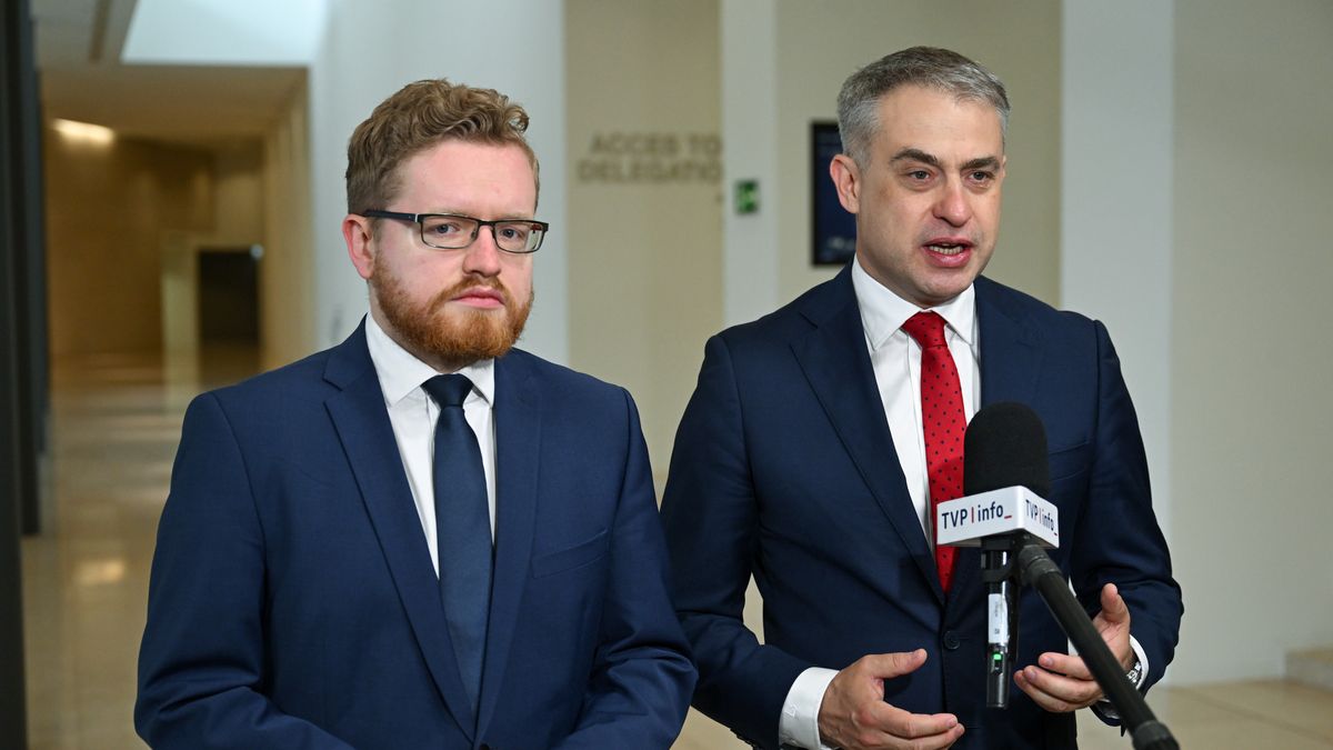 Krzysztof Gawkowski, Dariusz Standerski
Luksemburg, 06.06.2025. Przewodnictwo Polski w Radzie UE. Wicepremier, minister cyfryzacji Krzysztof Gawkowski (P) oraz sekretarz stanu w Ministerstwie Cyfryzacji Dariusz Standerski (L) podczas wypowiedzi dla mediów przed posiedzeniem Rady ds. Transportu, Telekomunikacji i Energii w Luksemburgu, 6 bm. (jm) PAP/Daniel Gnap
Daniel Gnap
ds. Transportu, Telekomunikacji i Energii, EU, rada, telekomunikacja, Unia Europejska, polityk polityka, polska prezydencja przywództwo