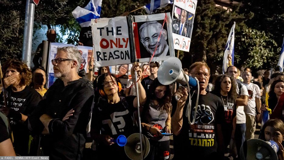 Tłum protestujących przed rezydencją Netanjahu. "Do pudła!"