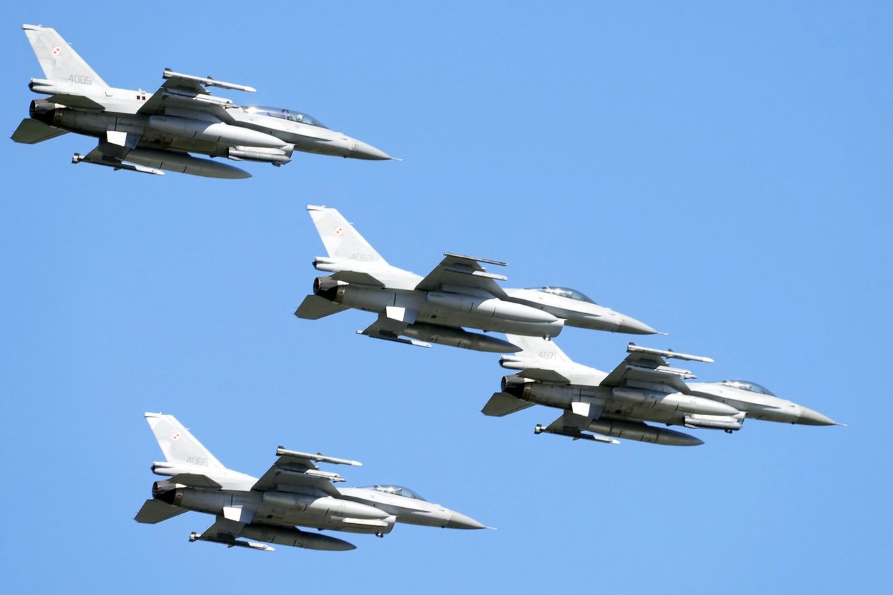 Ukrainian pilots will soon begin training on F-16 fighters in the United States.