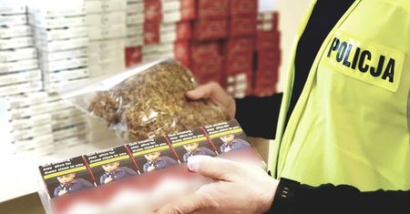 Śląskie. 20 tysięcy papierosów bez akcyzy. Podejrzenie z nielegalnych fabryk
