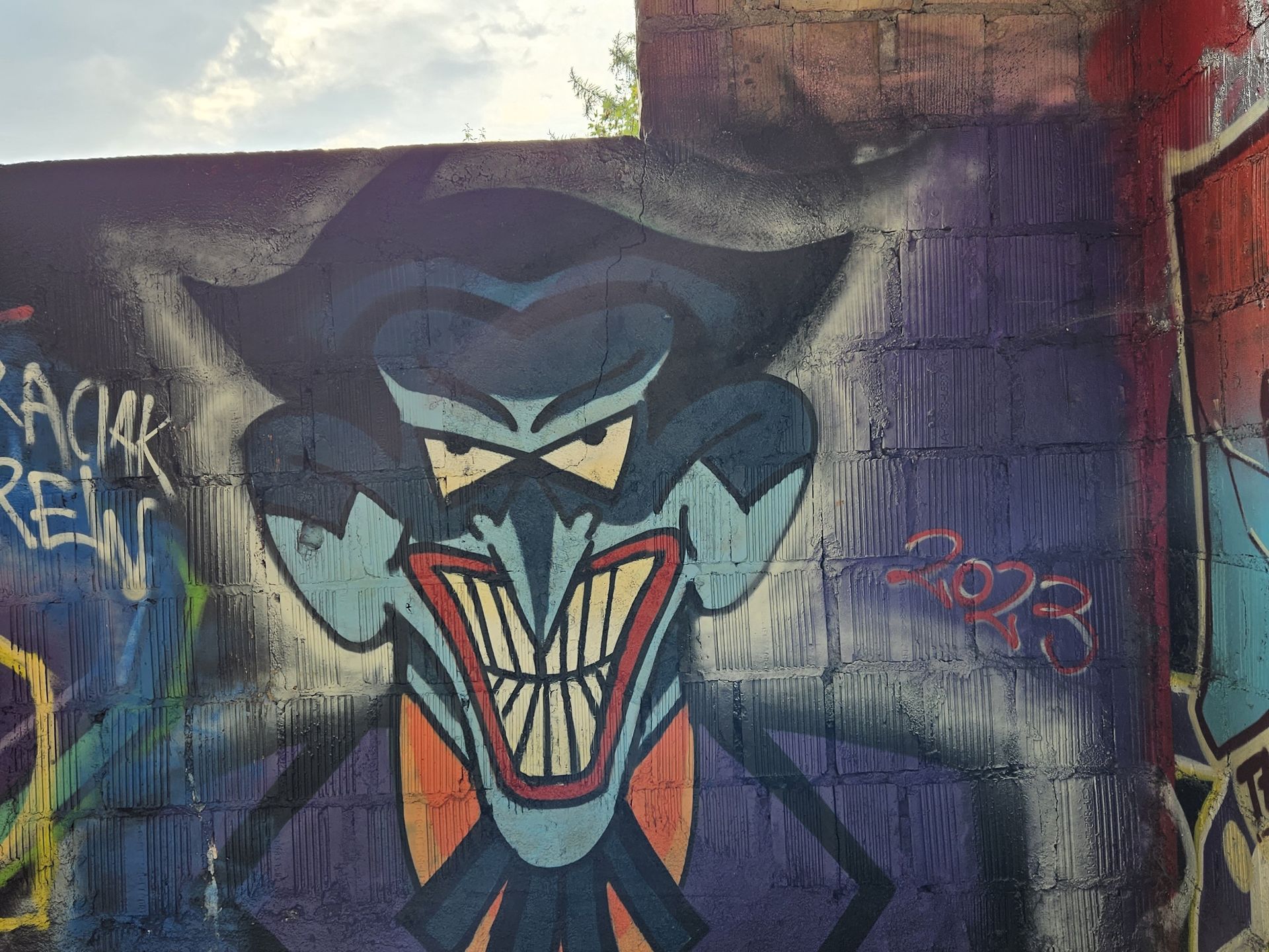 Wnętrza zamku w Łapalicach od wielu lat są miejscem, gdzie swoją sztukę prezentują twórcy graffiti