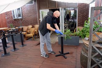 Szczecińscy restauratorzy chcą odszkodowań od rządu.  "Każdy stracił po kilkadziesiąt tysięcy"