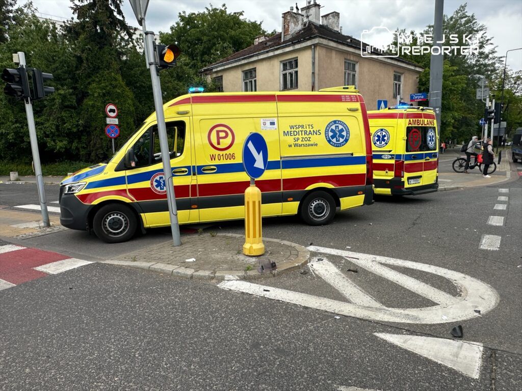 fot. Miejski Reporter. Motocyklista ranny po zderzeniu z przewozem osób