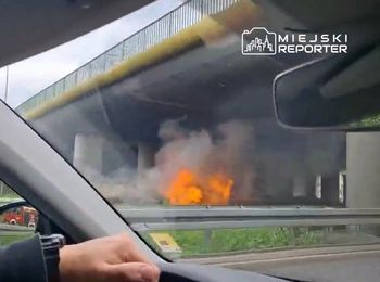 Warszawa: Pożar samochodu osobowego na Wale Miedzeszyńskim. Duże utrudnienia w ruchu