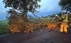 Wichury w Polsce. Setki interwencji strażaków, uszkodzone dachy i auta