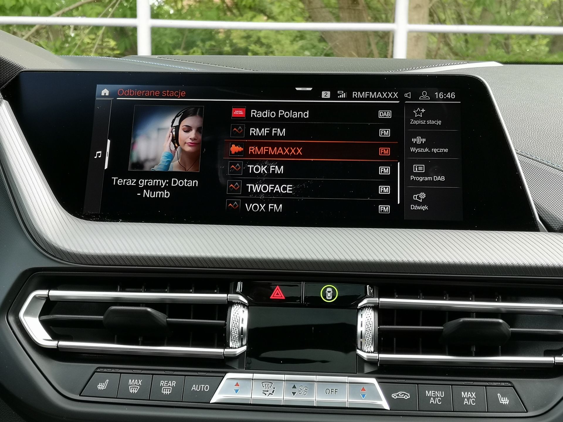 BMW M235i Gran Coupe: Aplikacja BMW Connected, system info-rozrywki i audio Harman Kardon 11