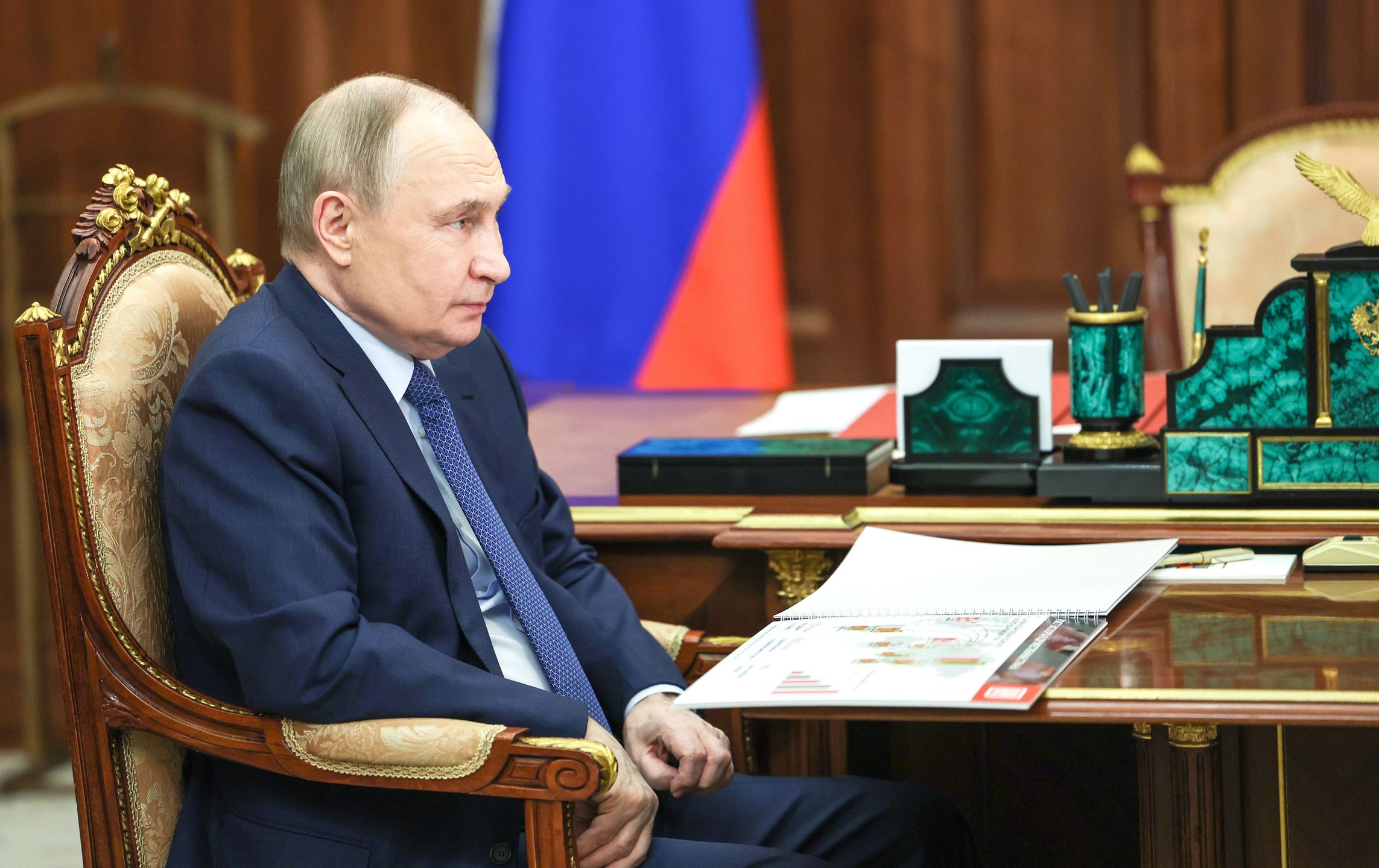 Russian President Vladimir Putin meets with President of the Russian Fertilizers Producers Association Andrey Guryev (unseen) at the Kremlin in Moscow, Russia, 17 July 2025. EPA/MKHAIL METZEL / SPUTNIK / KREMLIN POOL MANDATORY CREDIT Dostawca: PAP/EPA.