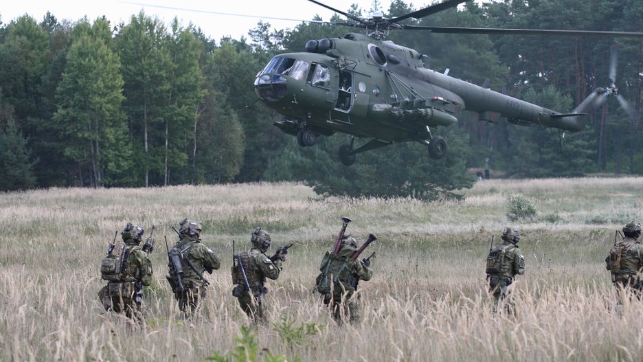 Łotwa z kolejnym wsparciem dla wojska Ukrainy. Tym razem Ryga dostarczyła cztery śmigłowce bojowe. 