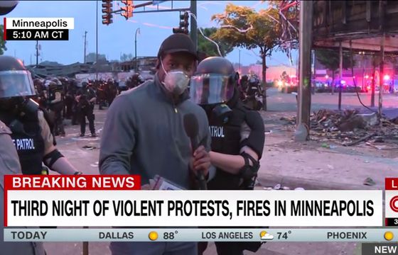 W Minneapolis zatrzymano dziennikarza CNN w czasie relacji na żywo z zamieszek (wideo)