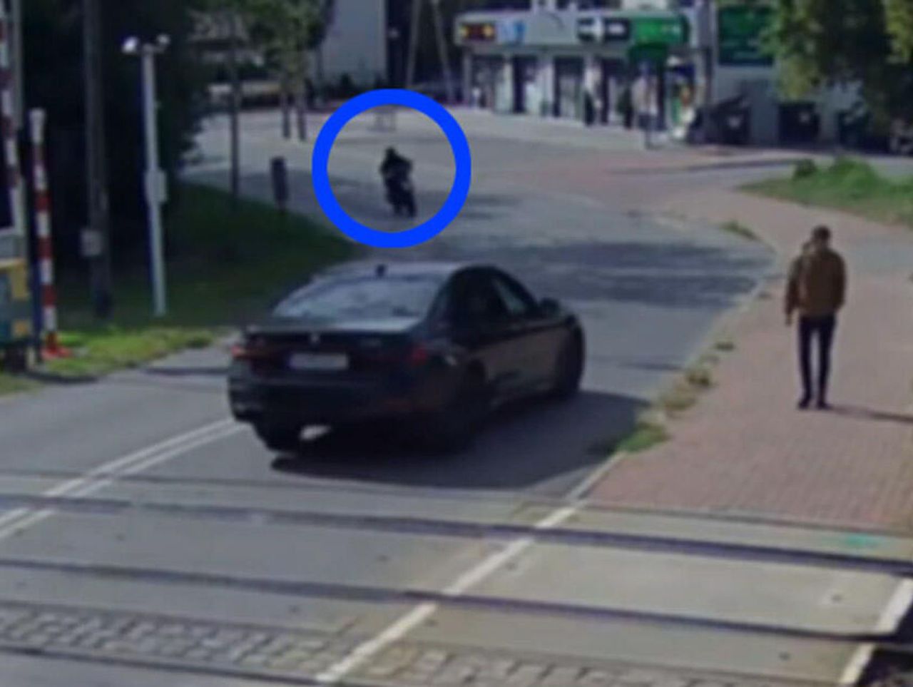Radomsko: Pijany 68-latek nie zapanował nad skuterem i zderzył się z BMW