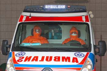 Choroba "białych płuc" atakuje. Lekarze ostrzegają