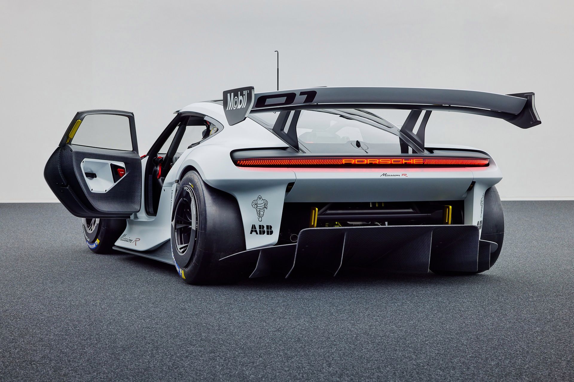 Porsche Mission R (2021)