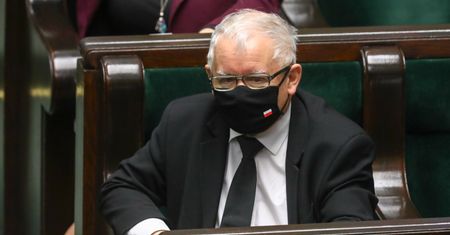 Najnowszy sondaż dla WP. PiS prowadzi, ale traci większość parlamentarną