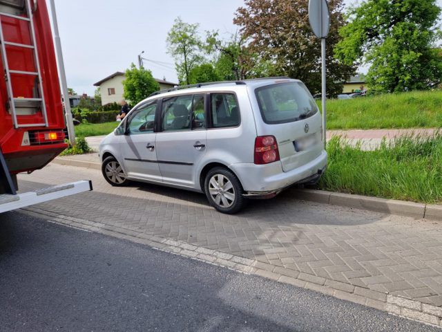 fot. lublin112.pl  Jeden zatrzymał się przed światłami, drugi nie zdążył