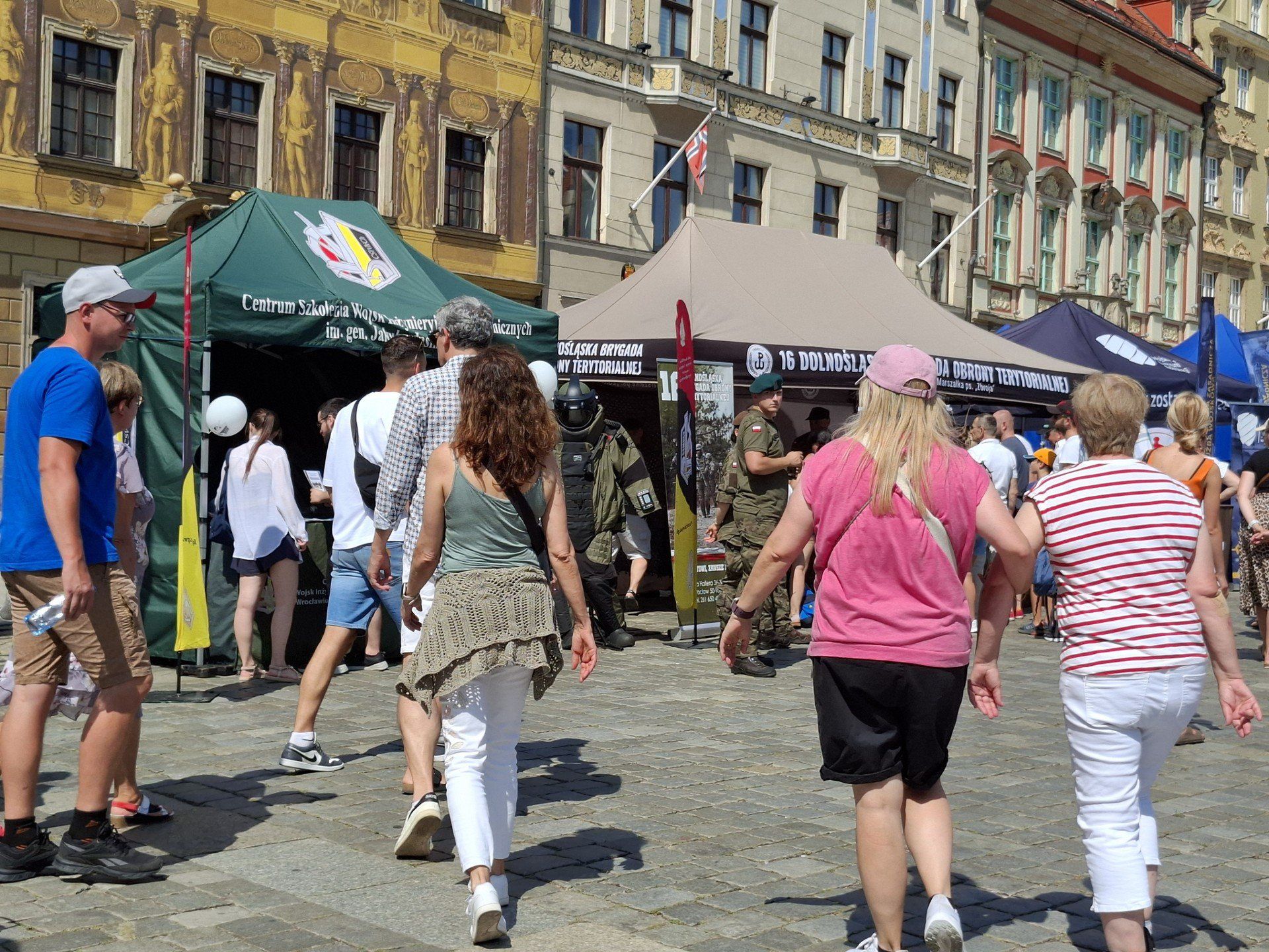 Wrocław uczcił Święto Wojska Polskiego. Tłumy na Rynku miasta