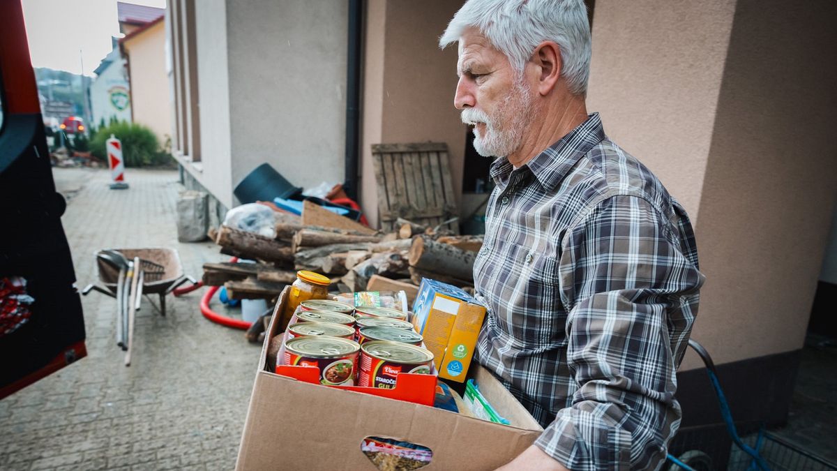 Prezydent Czech odwiedził zalane tereny.