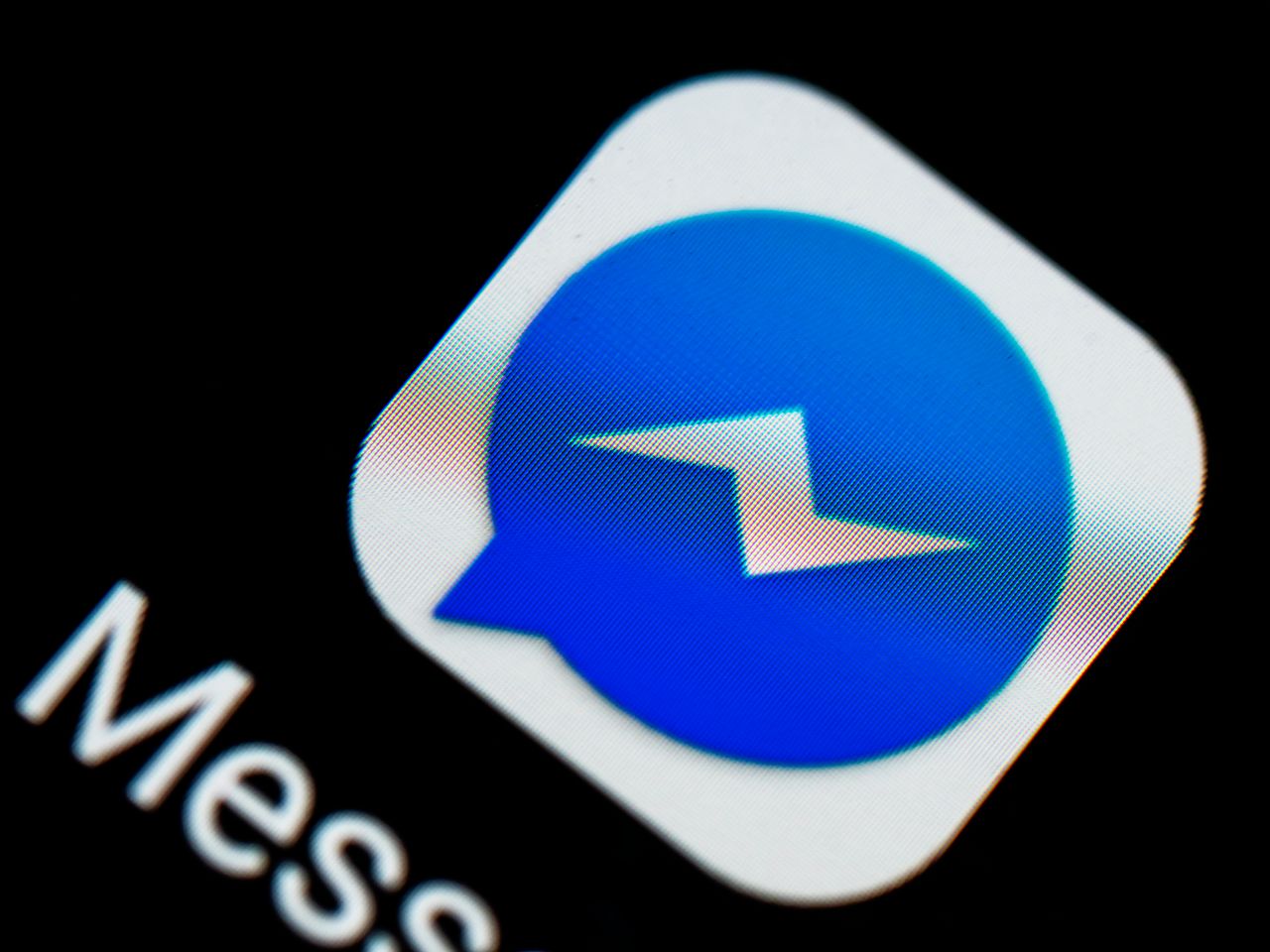 Pokazujemy, jak skasować wiadomość z Messengera (Getty Images)