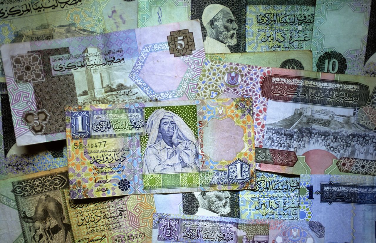 Libyan dinars