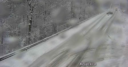 Śnieżyce znowu atakują Polskę. Trudne warunki na małopolskich i podkarpackich drogach
