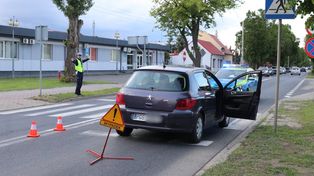 Przechodzili przez przejście dla pieszych. Wtedy wjechał w nich Peugeot