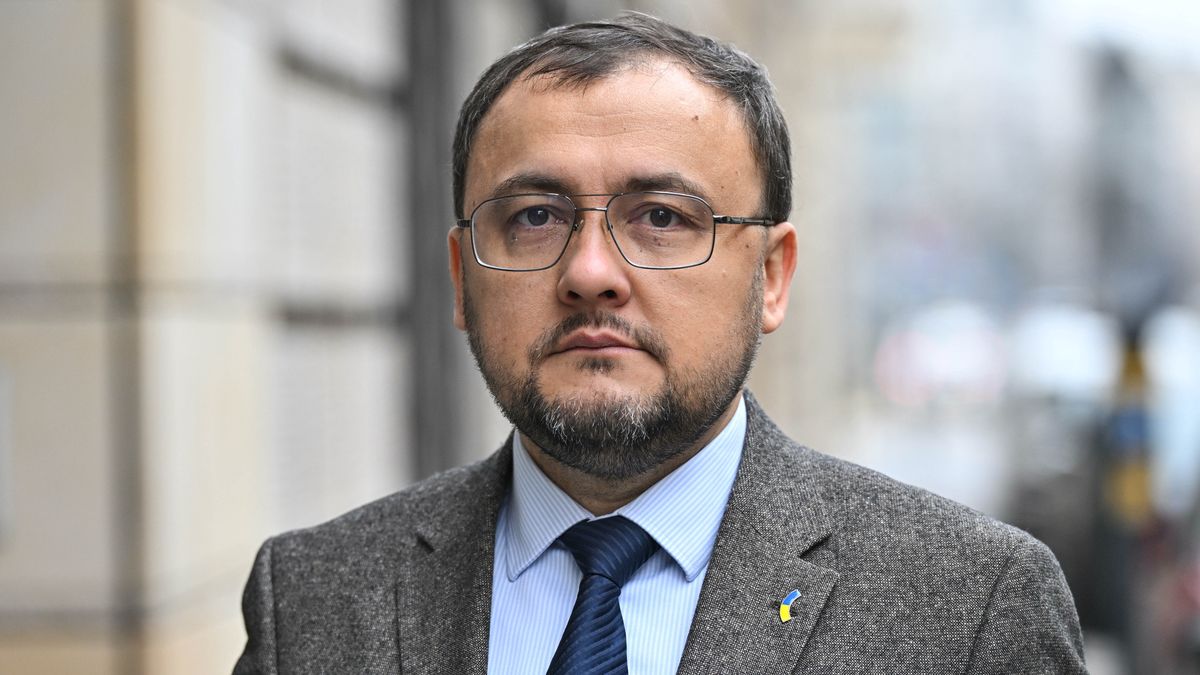 Warszawa, 29.12.2025. Ambasador Ukrainy w Polsce Wasyl Bodnar przed siedzibą Polskiej Agencji Prasowej w Warszawie, 29 bm. Wasyl Bodnar był gościem Studia PAP. (aldg) PAP/Radek Pietruszka