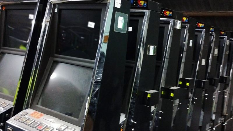 Na zdjęciu: skonfiskowane nielegalne automaty