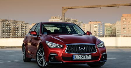 Test Infiniti Q50S: jeden przycisk zmienia wszystko