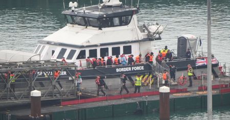 Ponton ze 106 imigrantami przy Wielkiej Brytanii. "15 godzin na morzu"