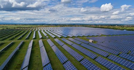 Polska z najdroższym prądem w UE. Musi przyspieszyć z zieloną energią