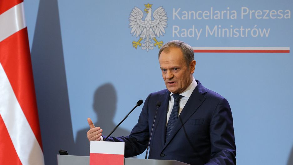Warszawa, 15.04.2024. Premier RP Donald Tusk podczas wspólnej konferencji prasowej z premier Danii Mette Frederiksen, po spotkaniu w KPRM w Warszawie, 15 bm. (mr) PAP/Paweł Supernak