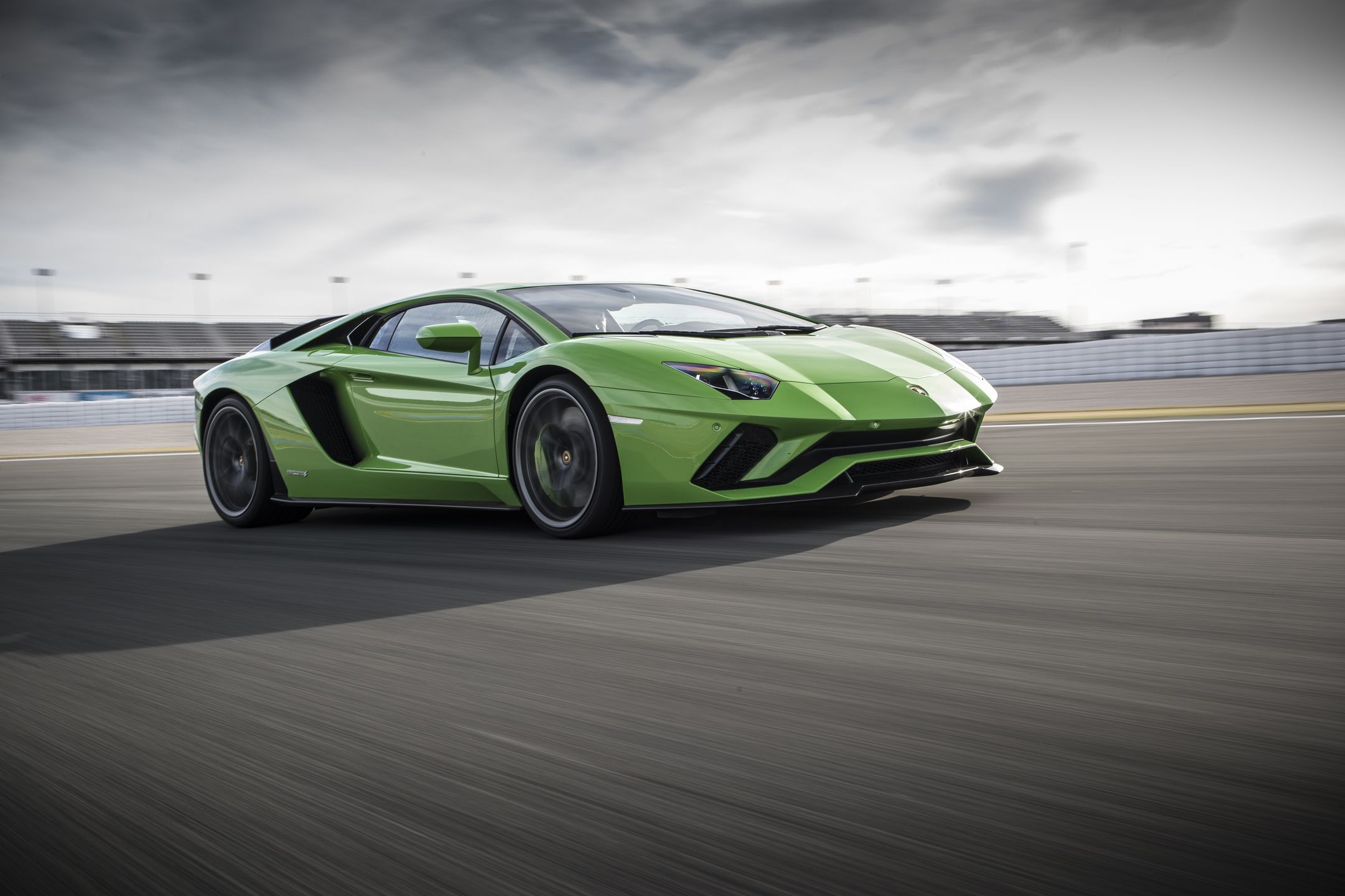 Lamborghini Aventador 3