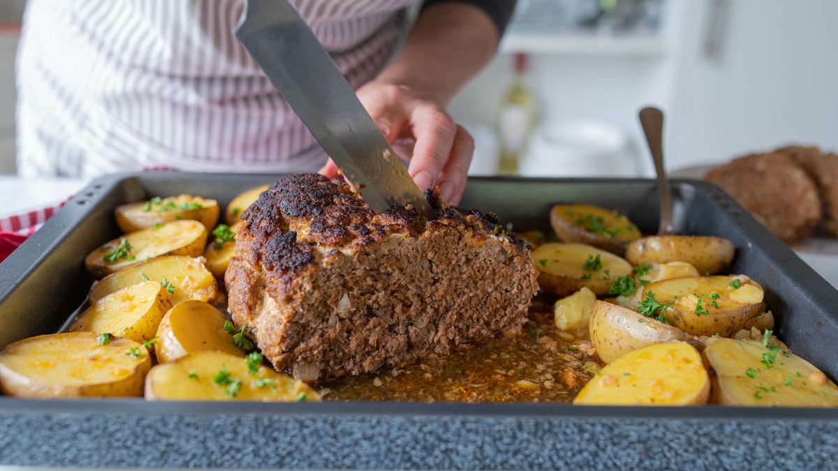 Mega klops z blachy. Porcja pyszności dla całej rodziny 