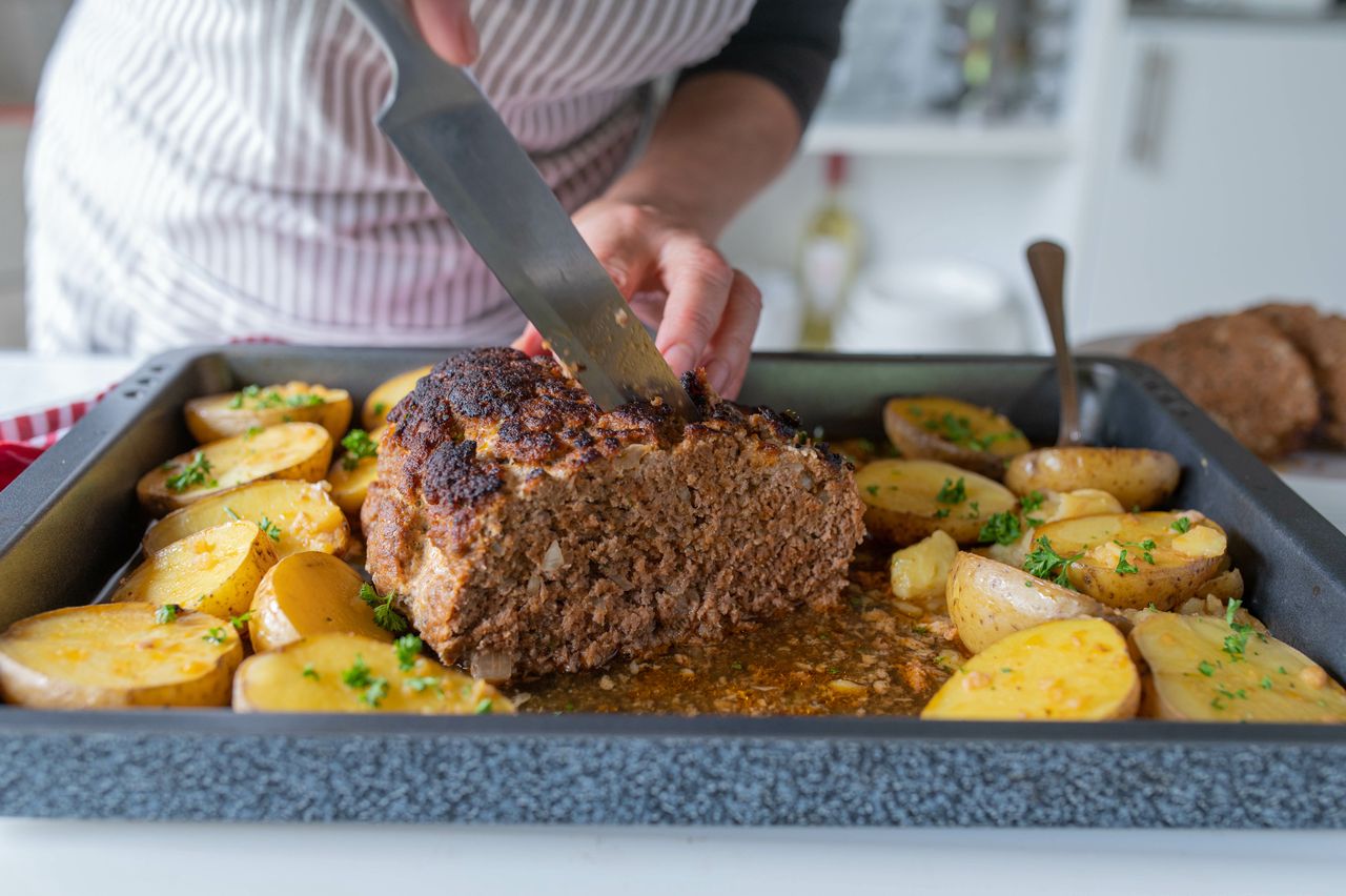 Mega meatloaf from a baking tray. A portion of deliciousness for the whole family.